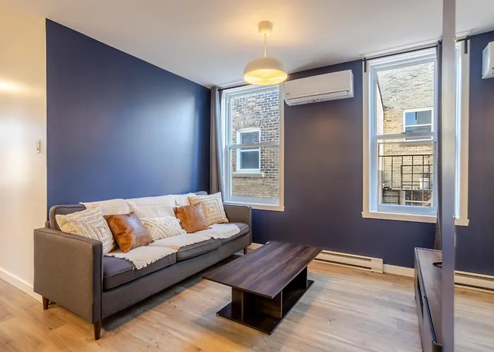 Amazing 3-Bedroom On Saint-Urbain