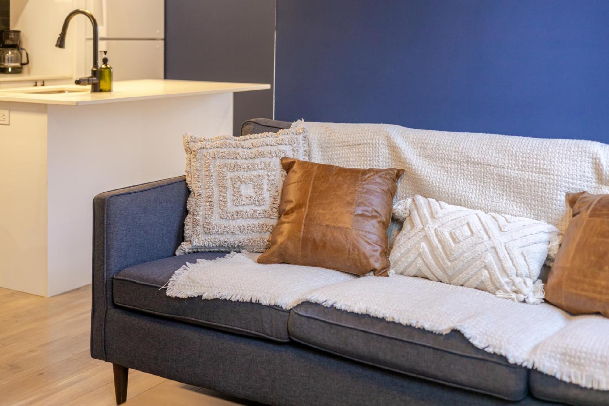 Amazing 3-bedroom On Saint-urbain * Montreal