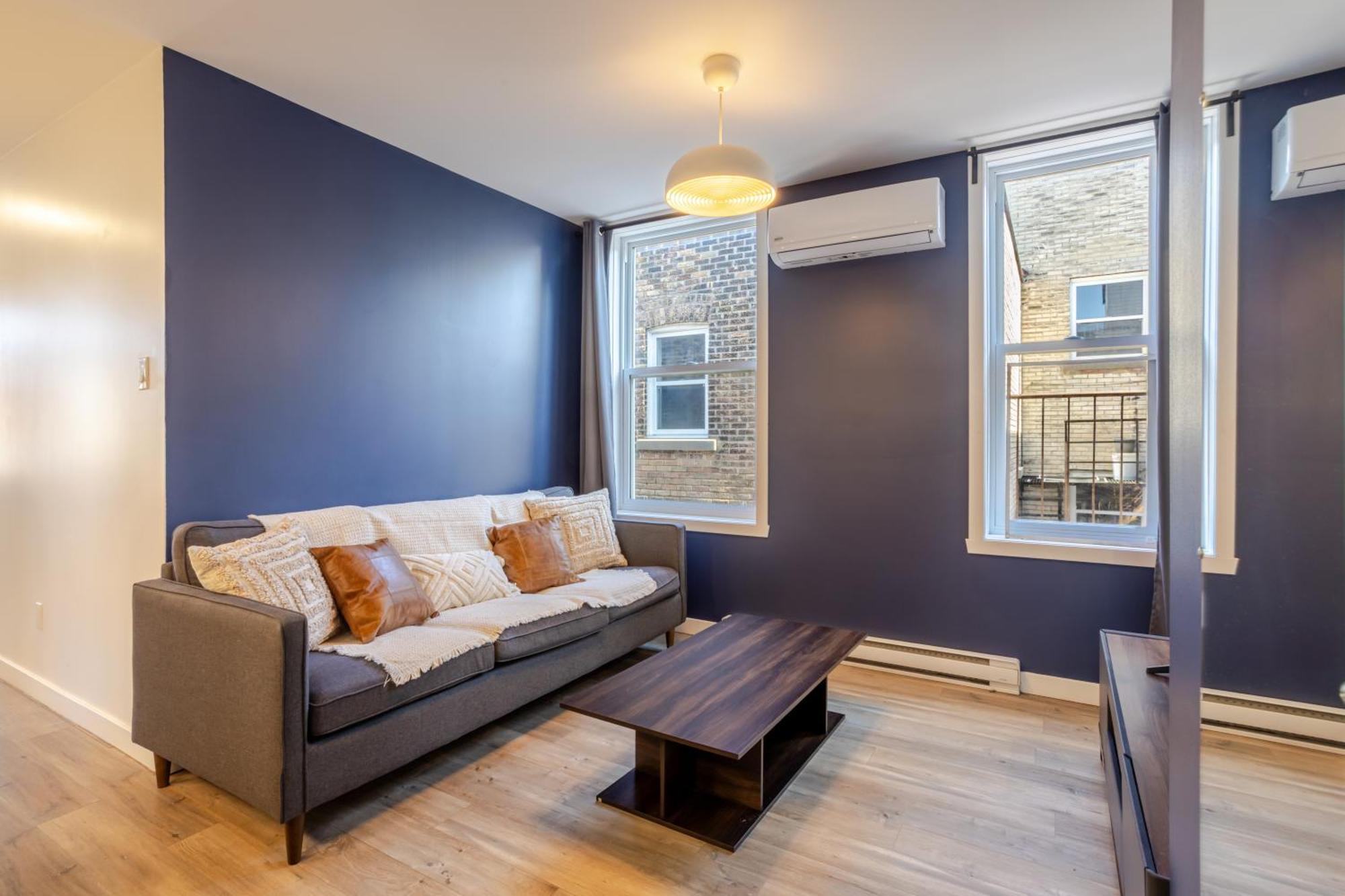 Amazing 3-bedroom On Saint-urbain Apartment Montreal
