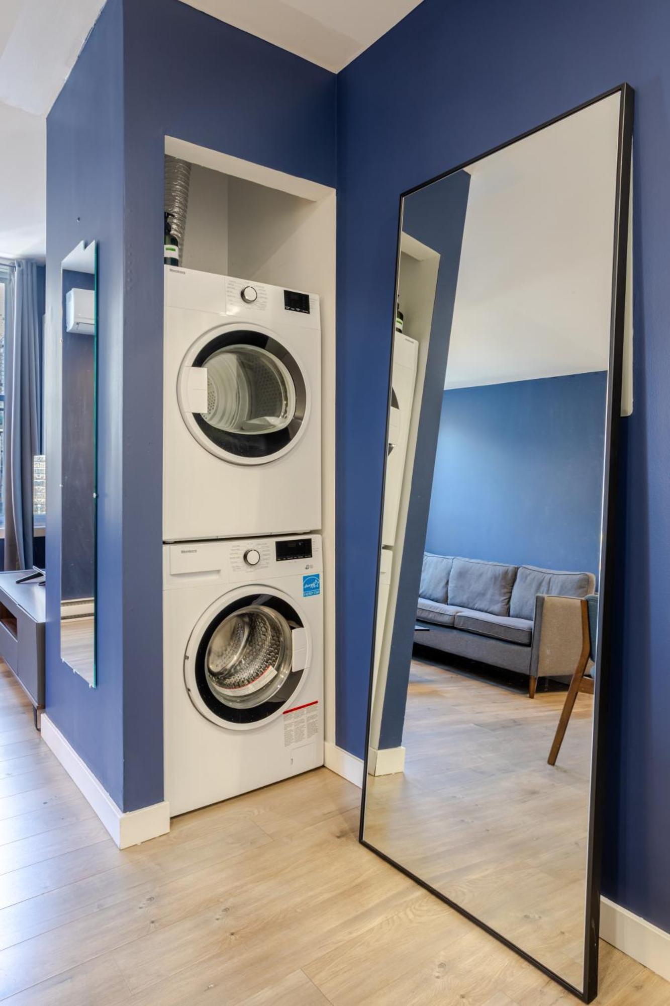 Amazing 3-bedroom On Saint-urbain Montreal