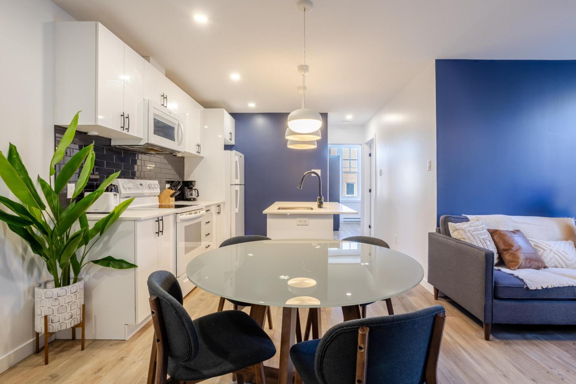 Amazing 3-bedroom On Saint-urbain Apartment