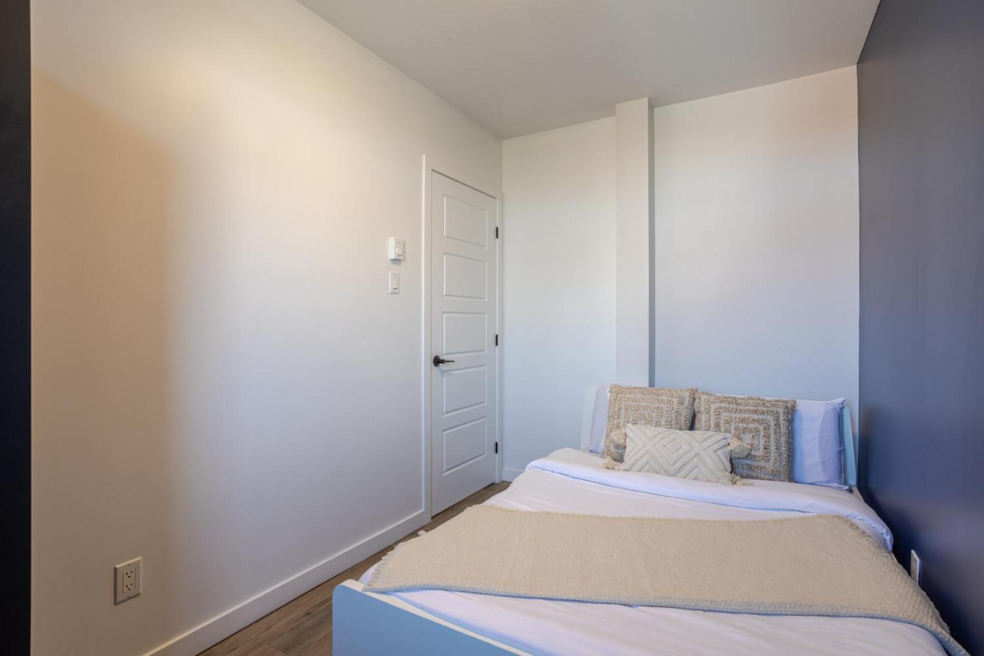 Amazing 3-bedroom On Saint-urbain Montreal