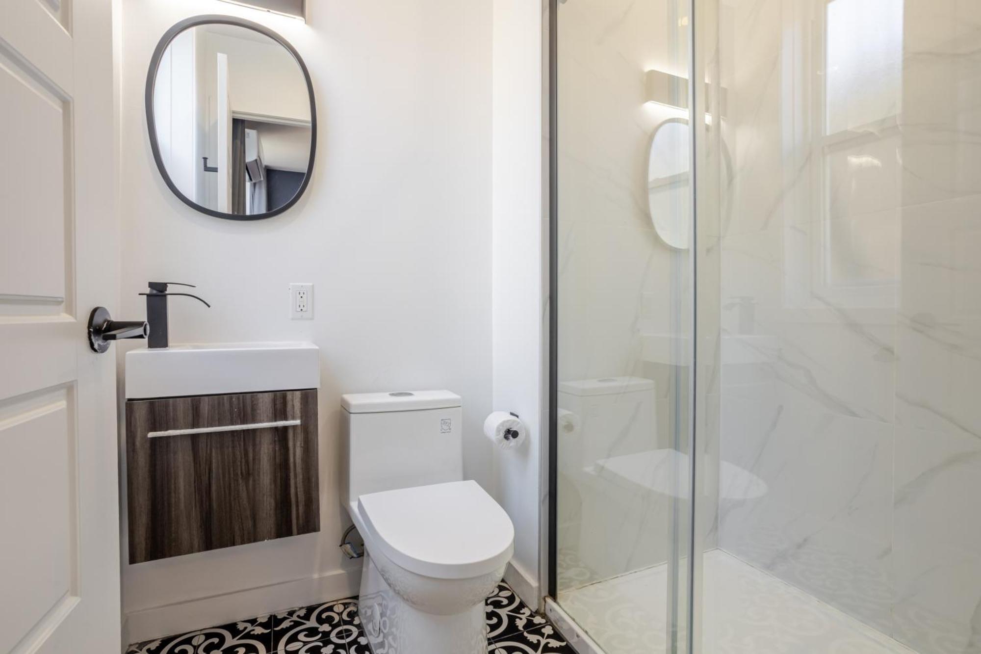 Amazing 3-bedroom On Saint-urbain Apartment *